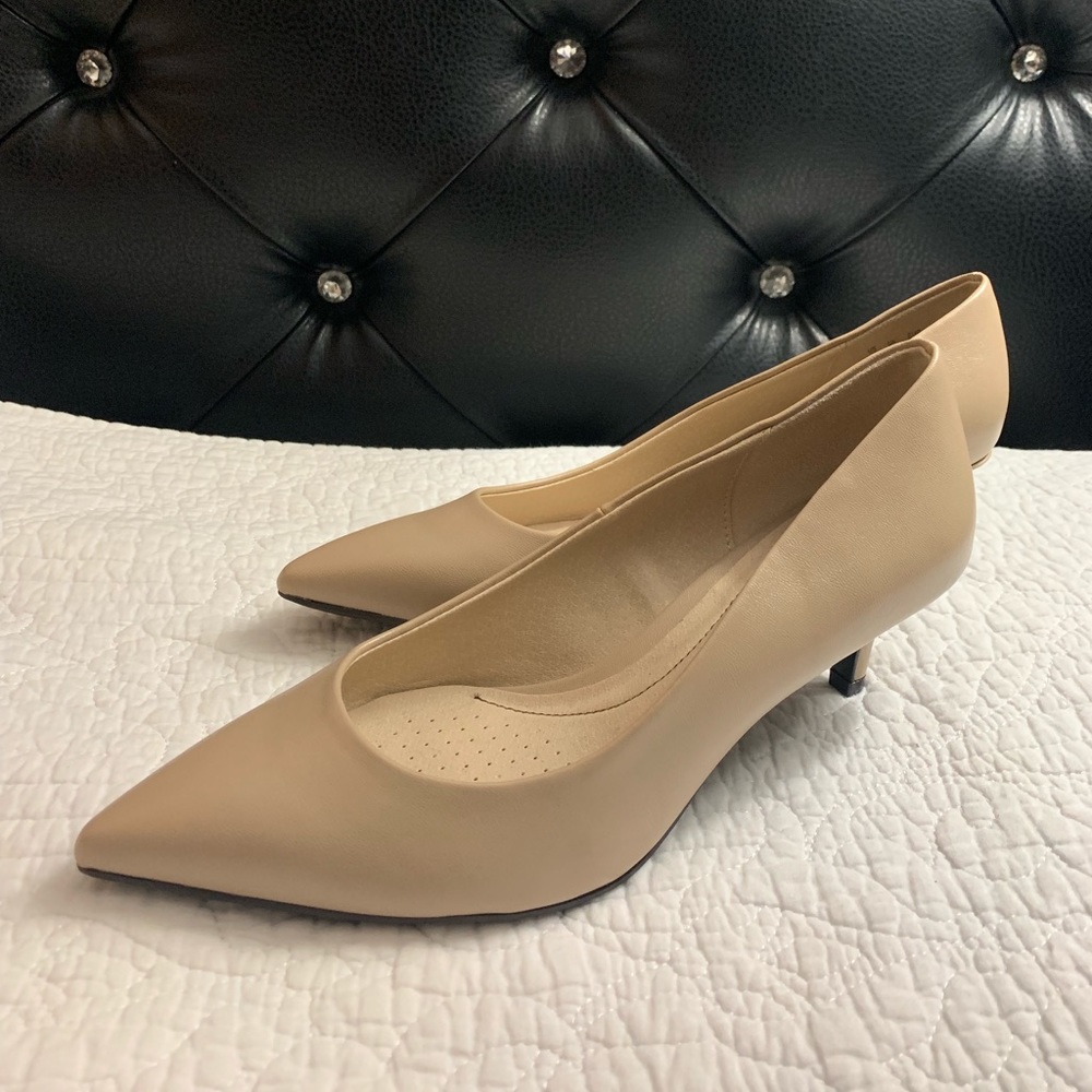 Beige 2" heels/dress shoes with Soft System